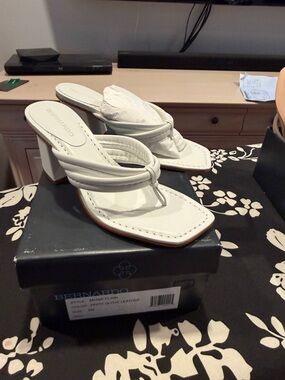 Bernardo White Leather Knotted Thong Block Heel Sandals
